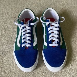Yacht Club Vans